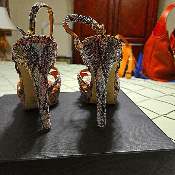 BCBG heels, multicolored  size 8.5M - Picture 15 of 15